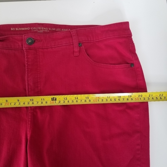 Chico's Red So Slimming Girlfriend Ankle Jeans Size 16R Stretch Festive - Picture 3 of 11